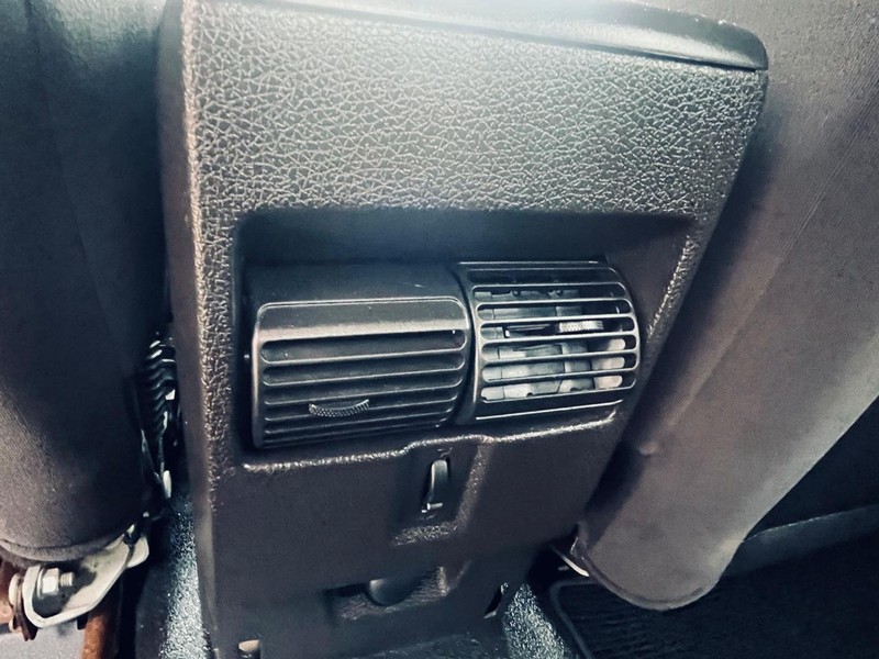 Ford Explorer Sport Trac Vehicle Full-screen Gallery Image 22