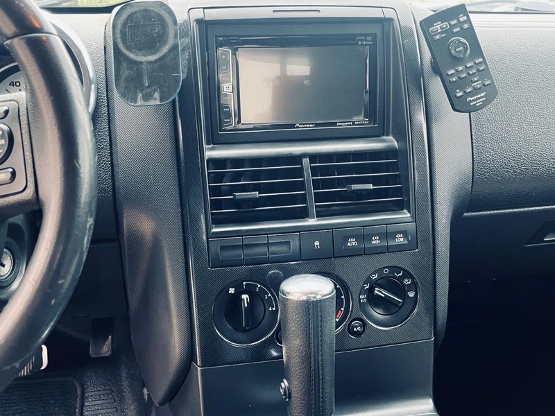 Ford Explorer Sport Trac Vehicle Full-screen Gallery Image 24