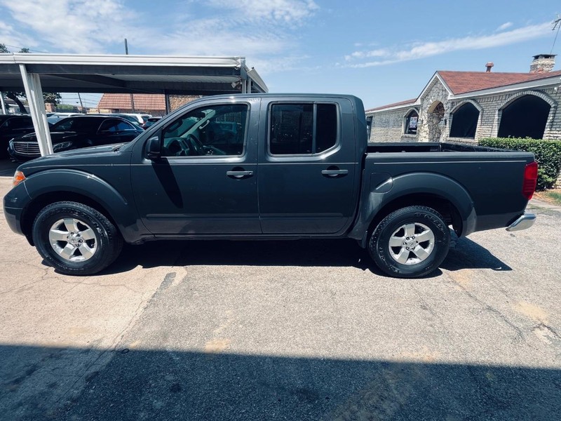 Nissan Frontier Vehicle Full-screen Gallery Image 02