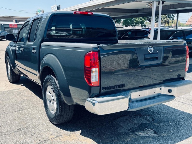 Nissan Frontier Vehicle Full-screen Gallery Image 03