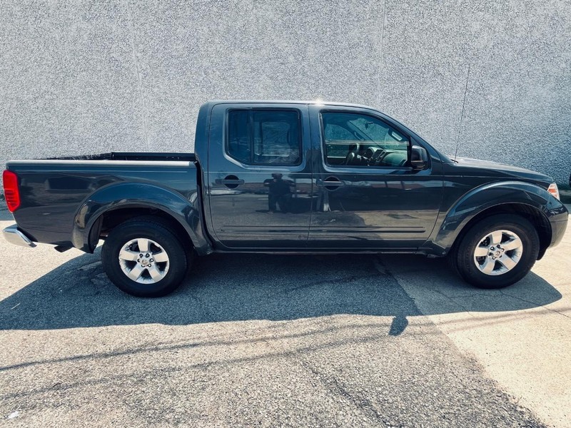 Nissan Frontier Vehicle Full-screen Gallery Image 07
