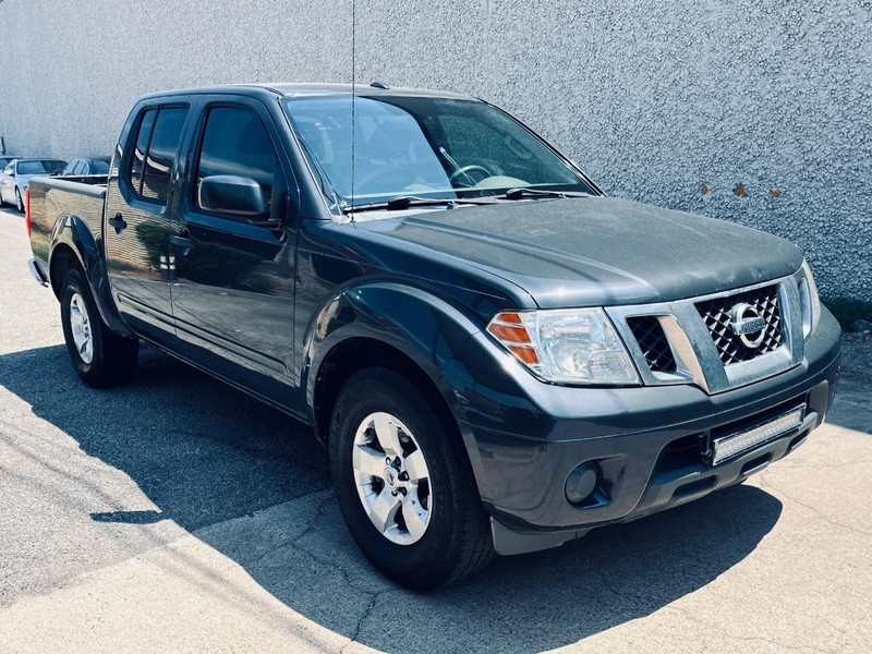 Nissan Frontier Vehicle Full-screen Gallery Image 08