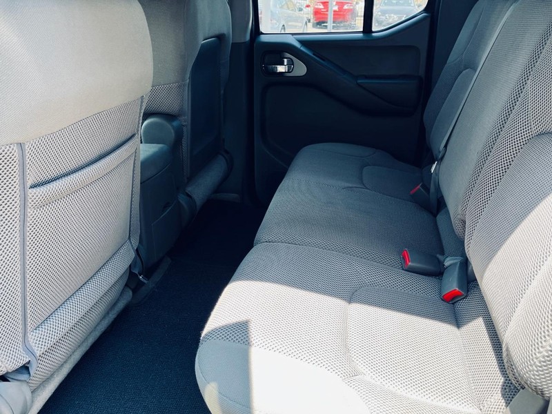 Nissan Frontier Vehicle Full-screen Gallery Image 14