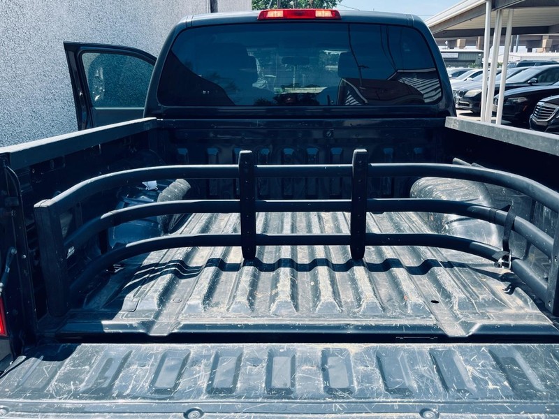 Nissan Frontier Vehicle Full-screen Gallery Image 16