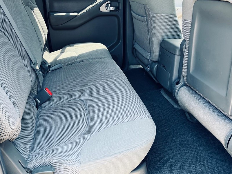 Nissan Frontier Vehicle Full-screen Gallery Image 18