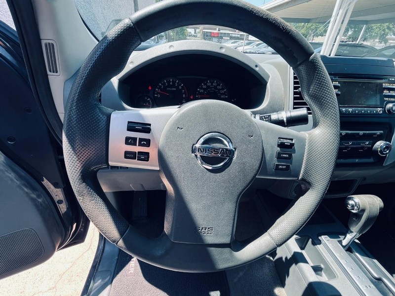Nissan Frontier Vehicle Full-screen Gallery Image 24
