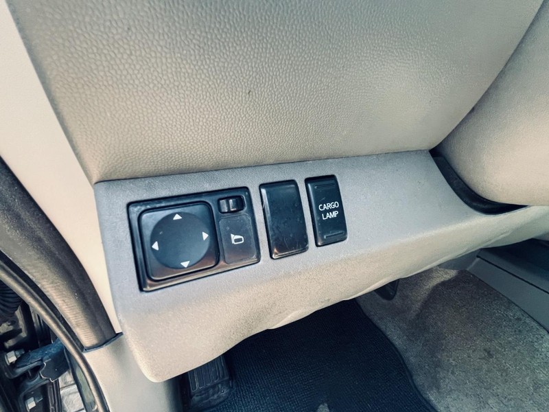 Nissan Frontier Vehicle Full-screen Gallery Image 27