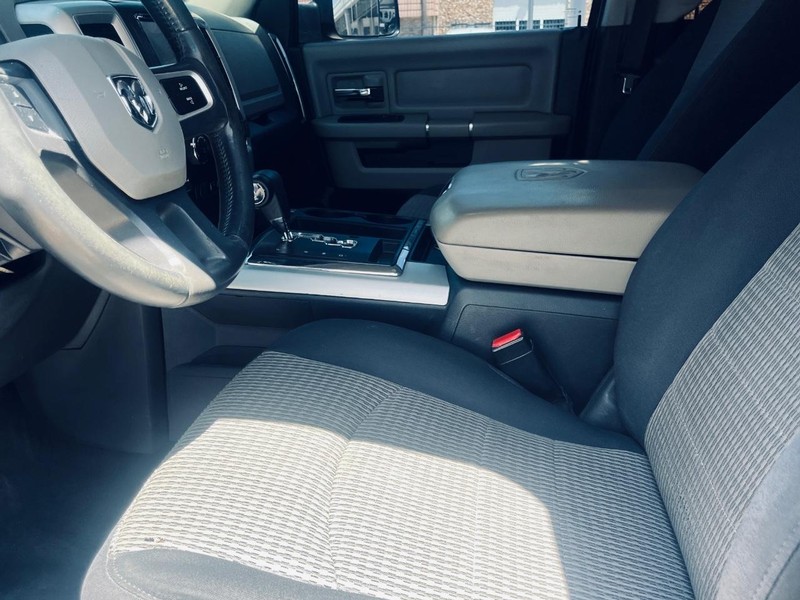 Dodge Ram 1500 Vehicle Full-screen Gallery Image 12