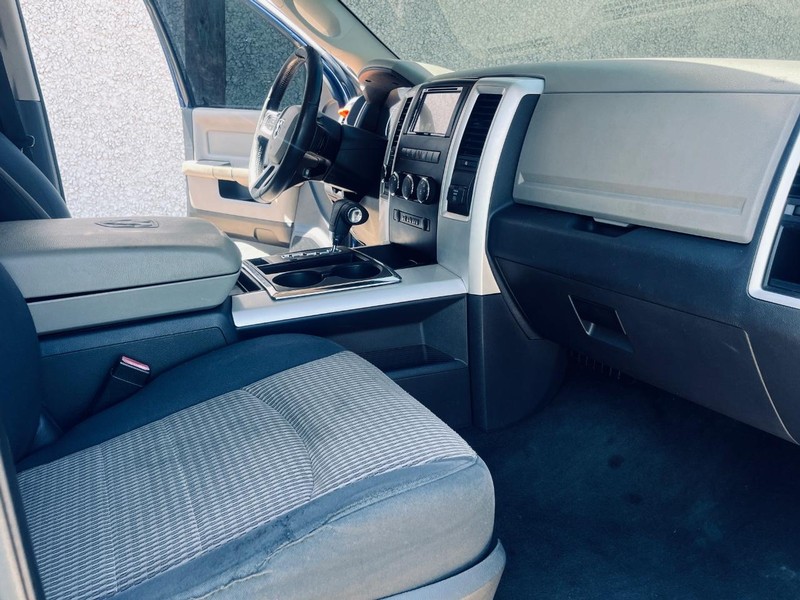 Dodge Ram 1500 Vehicle Full-screen Gallery Image 21