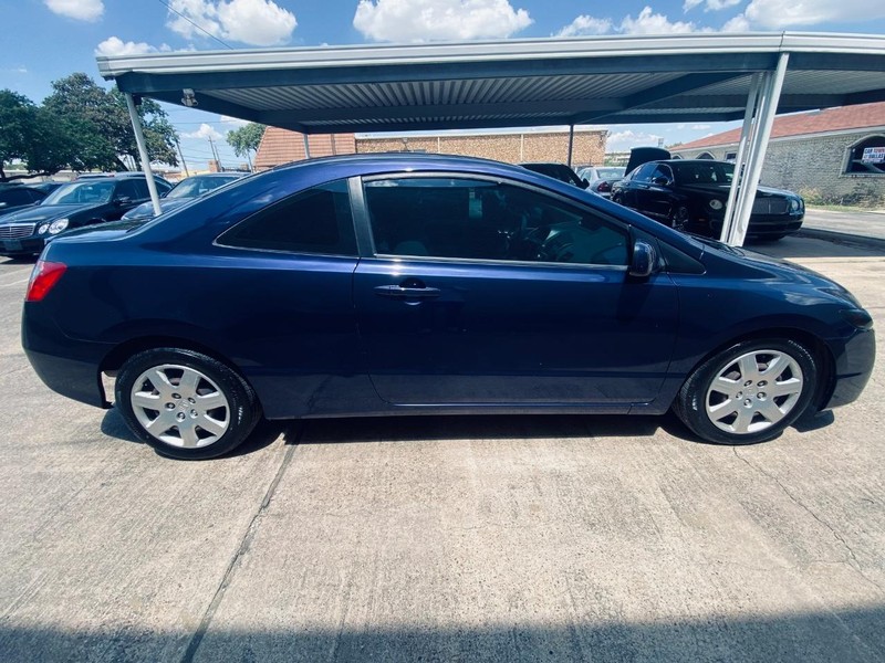 Honda Civic Coupe Vehicle Full-screen Gallery Image 04