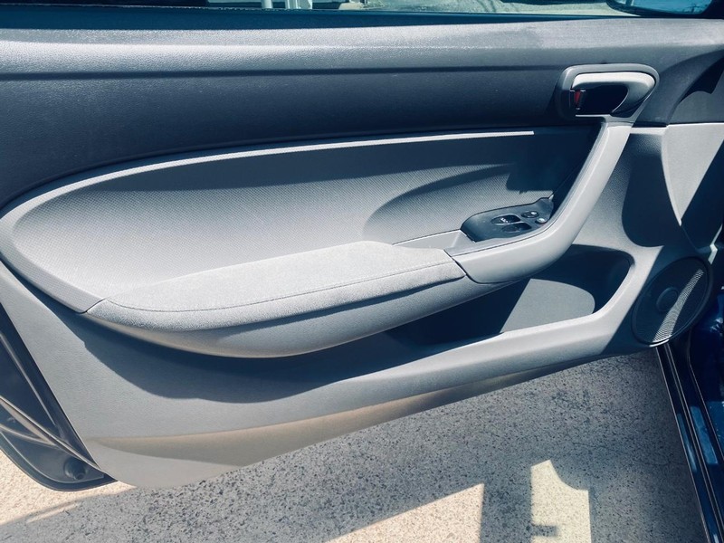 Honda Civic Coupe Vehicle Full-screen Gallery Image 11