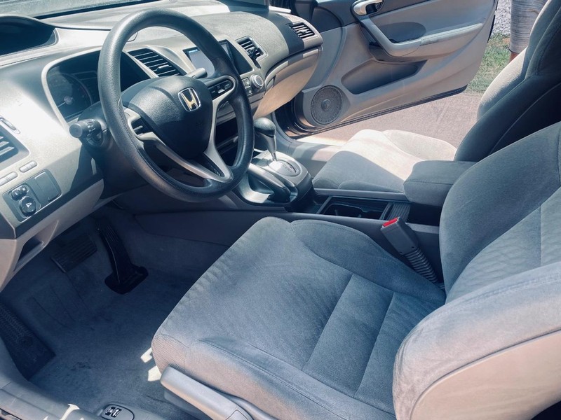 Honda Civic Coupe Vehicle Full-screen Gallery Image 12