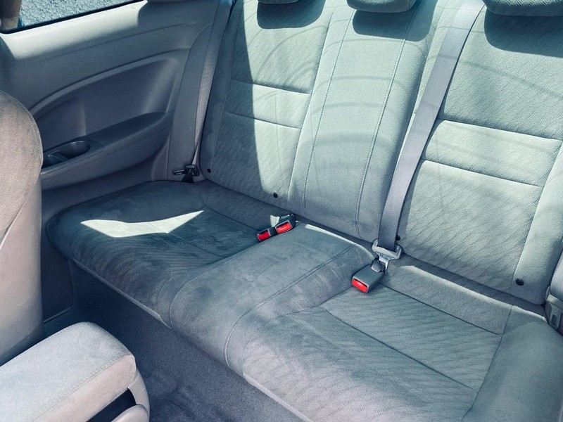Honda Civic Coupe Vehicle Full-screen Gallery Image 13