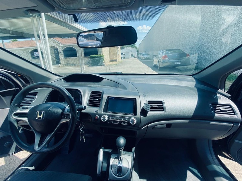 Honda Civic Coupe Vehicle Full-screen Gallery Image 17