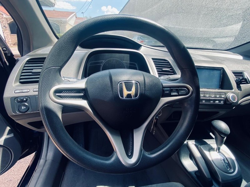 Honda Civic Coupe Vehicle Full-screen Gallery Image 18