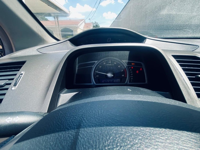 Honda Civic Coupe Vehicle Full-screen Gallery Image 19