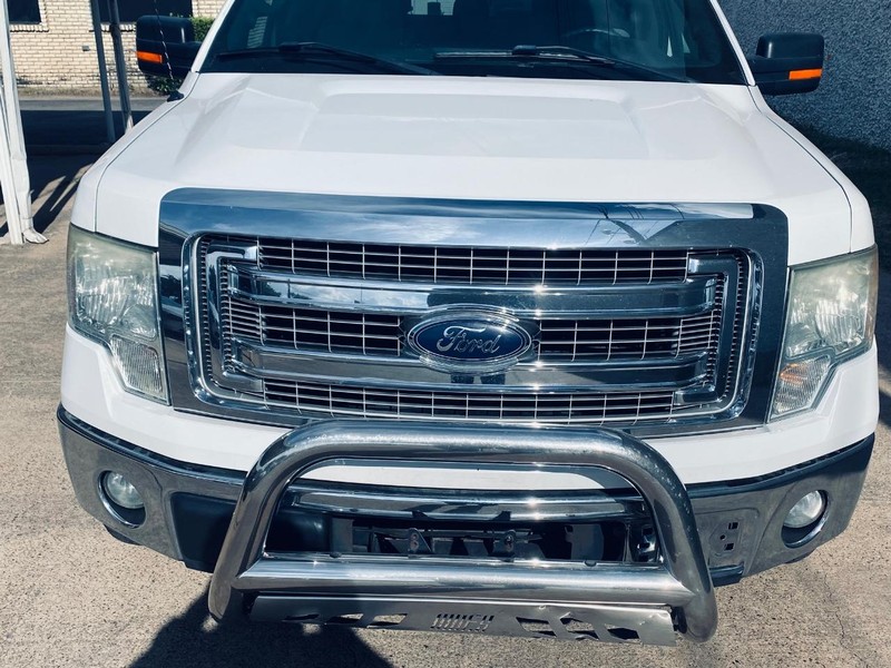 Ford F-150 Vehicle Full-screen Gallery Image 09