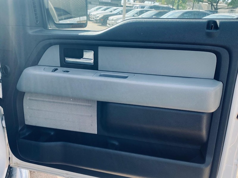 Ford F-150 Vehicle Full-screen Gallery Image 21