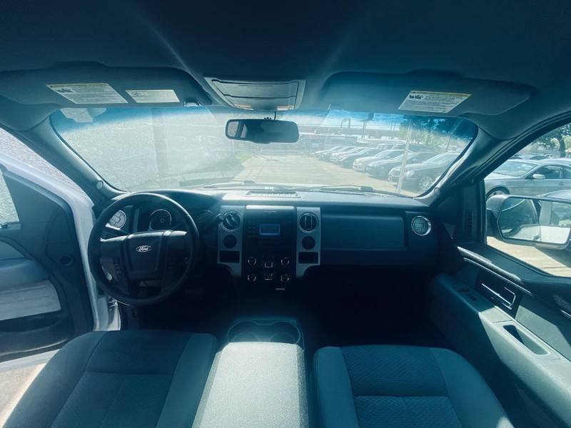 Ford F-150 Vehicle Full-screen Gallery Image 23