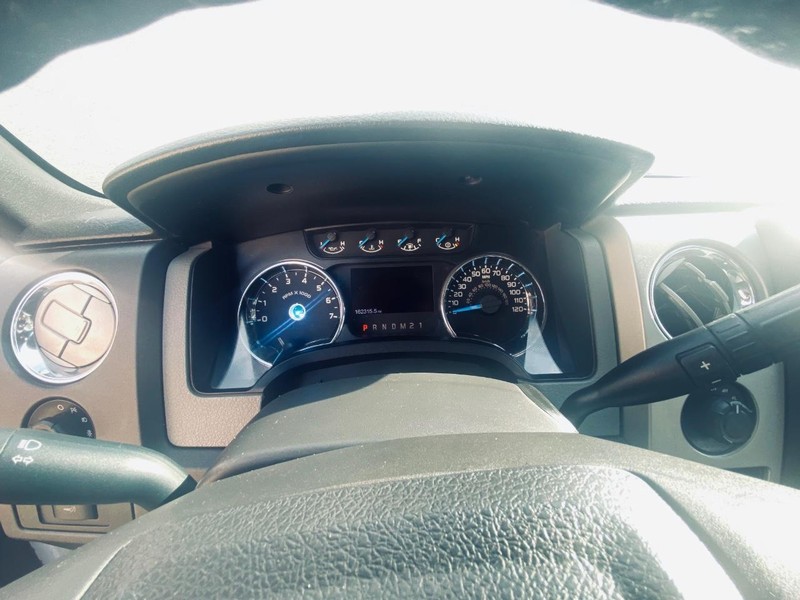 Ford F-150 Vehicle Full-screen Gallery Image 24