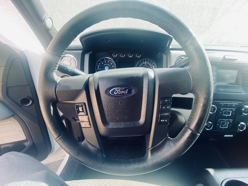 Ford F-150 Vehicle Full-screen Gallery Image 25