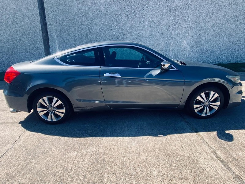 Honda Accord Coupe Vehicle Full-screen Gallery Image 02