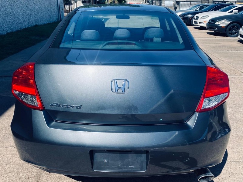 Honda Accord Coupe Vehicle Full-screen Gallery Image 04