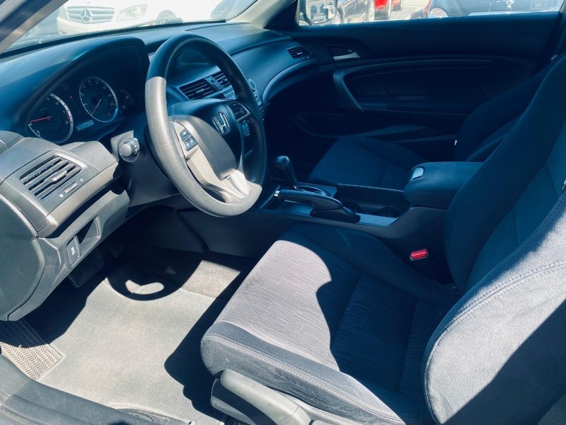 Honda Accord Coupe Vehicle Full-screen Gallery Image 12