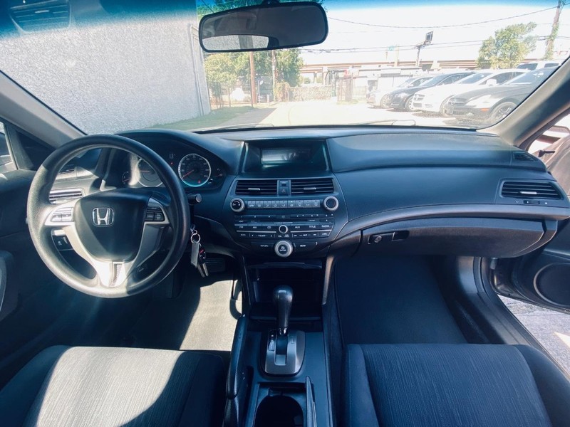Honda Accord Coupe Vehicle Full-screen Gallery Image 18
