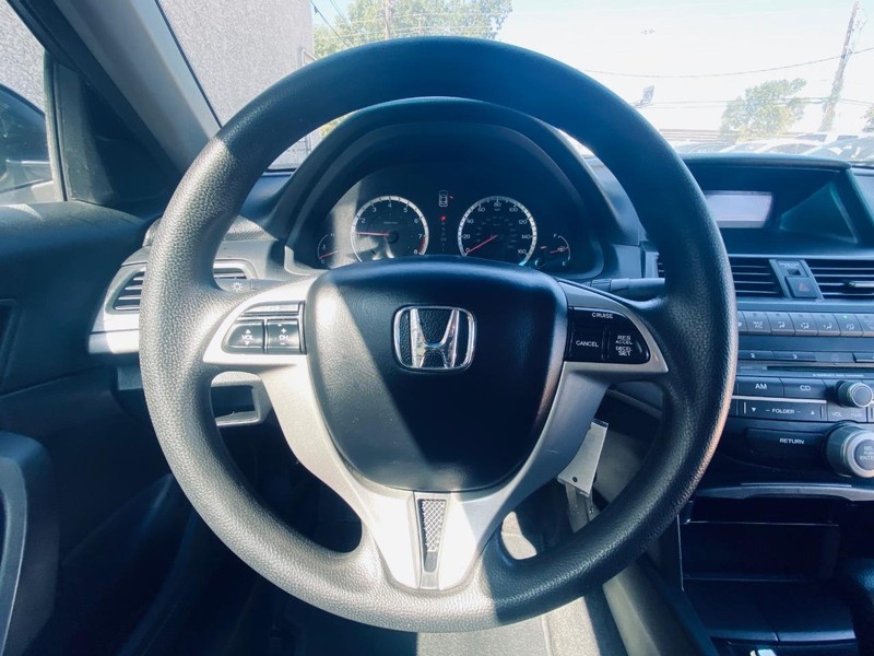 Honda Accord Coupe Vehicle Full-screen Gallery Image 19