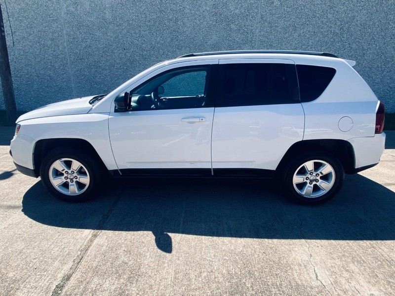 Jeep Compass Vehicle Full-screen Gallery Image 02