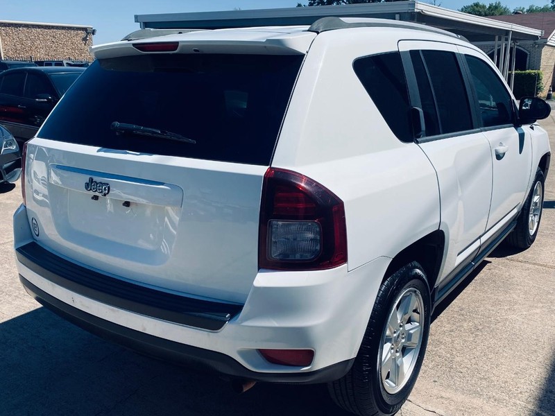 Jeep Compass Vehicle Full-screen Gallery Image 06