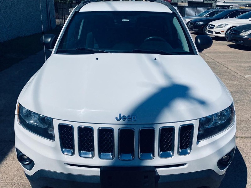 Jeep Compass Vehicle Full-screen Gallery Image 09