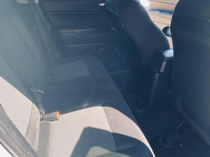 Jeep Compass Vehicle Full-screen Gallery Image 19