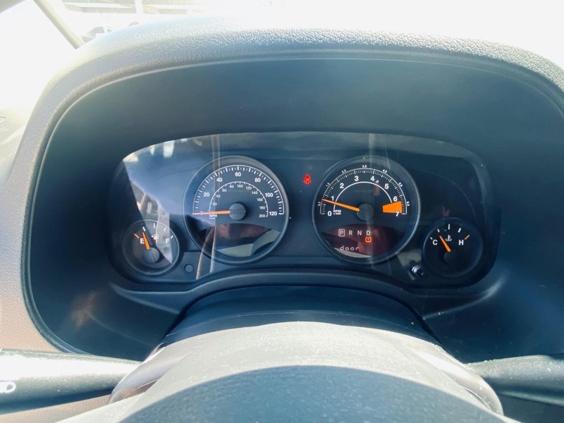 Jeep Compass Vehicle Full-screen Gallery Image 27