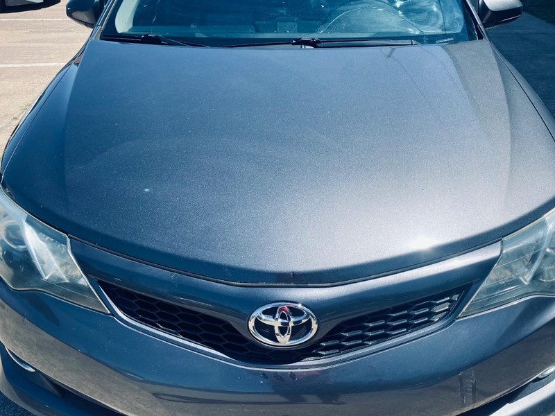 Toyota Camry Vehicle Full-screen Gallery Image 09