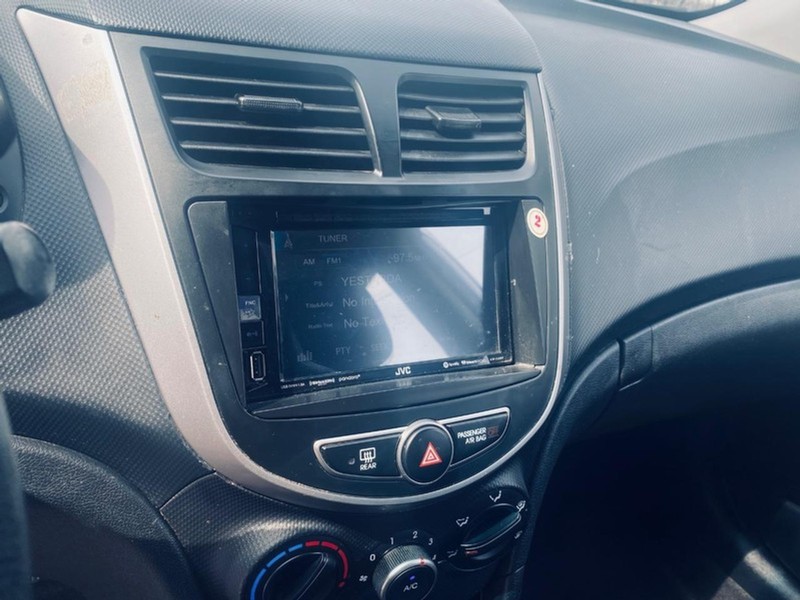 Hyundai Accent 5-Door Vehicle Full-screen Gallery Image 28