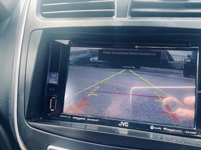 Hyundai Accent 5-Door Vehicle Full-screen Gallery Image 30