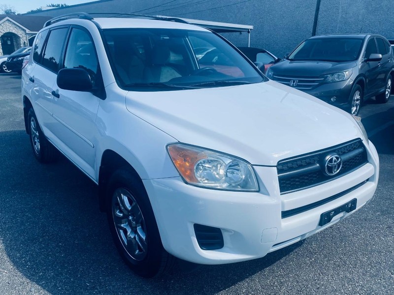 Toyota RAV4 Vehicle Full-screen Gallery Image 08