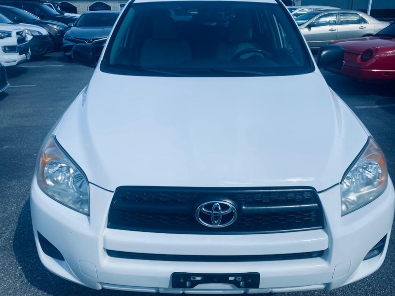 Toyota RAV4 Vehicle Full-screen Gallery Image 09
