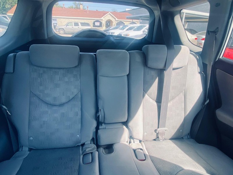 Toyota RAV4 Vehicle Full-screen Gallery Image 24