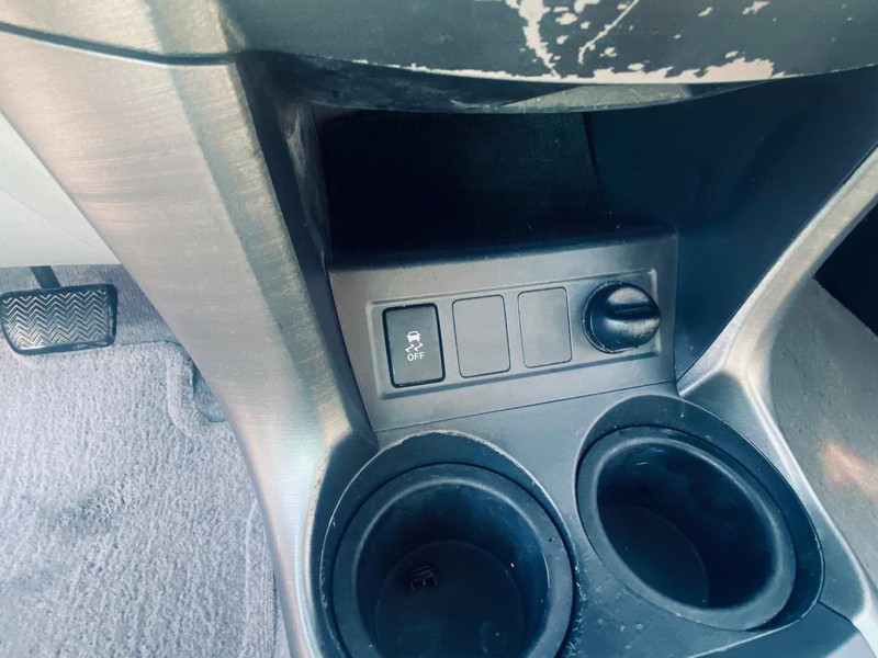 Toyota RAV4 Vehicle Full-screen Gallery Image 28