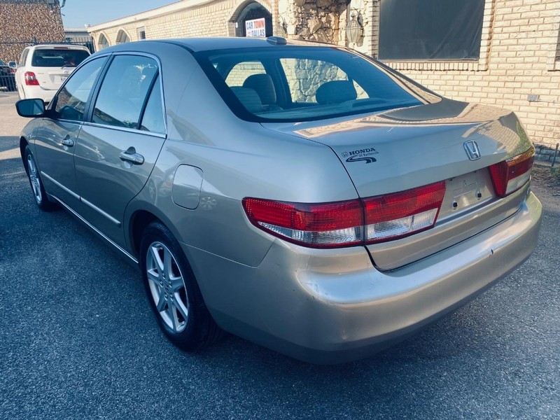 Honda Accord Sedan Vehicle Full-screen Gallery Image 03