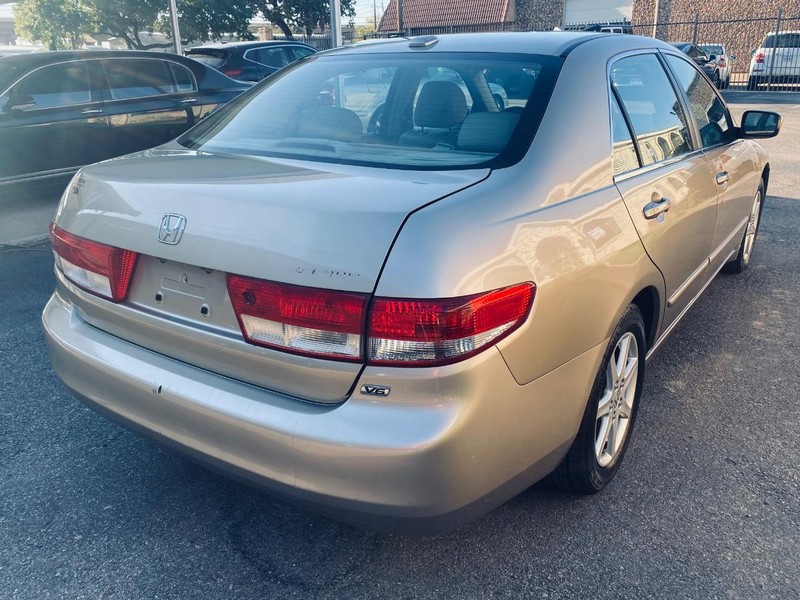 Honda Accord Sedan Vehicle Full-screen Gallery Image 06