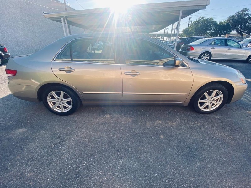 Honda Accord Sedan Vehicle Full-screen Gallery Image 07
