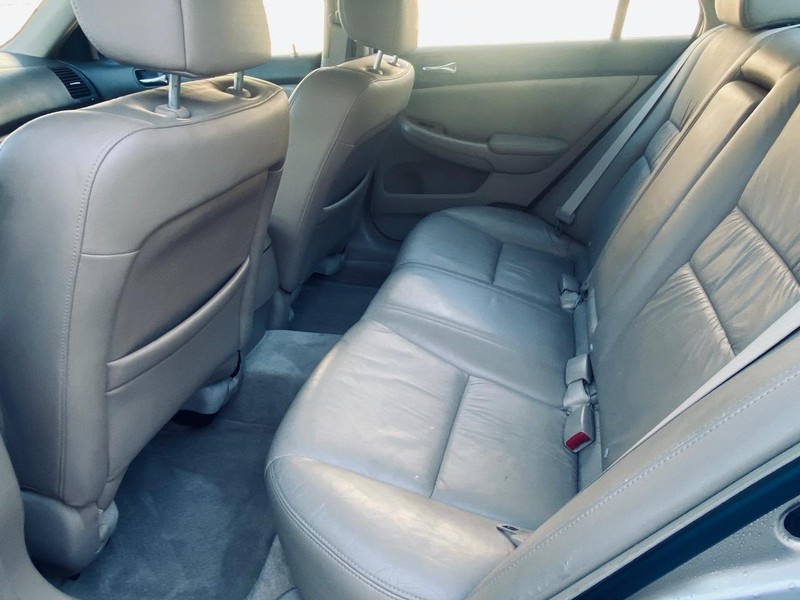 Honda Accord Sedan Vehicle Full-screen Gallery Image 14