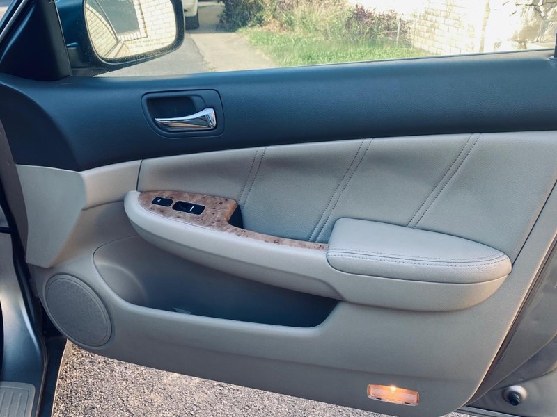 Honda Accord Sedan Vehicle Full-screen Gallery Image 18