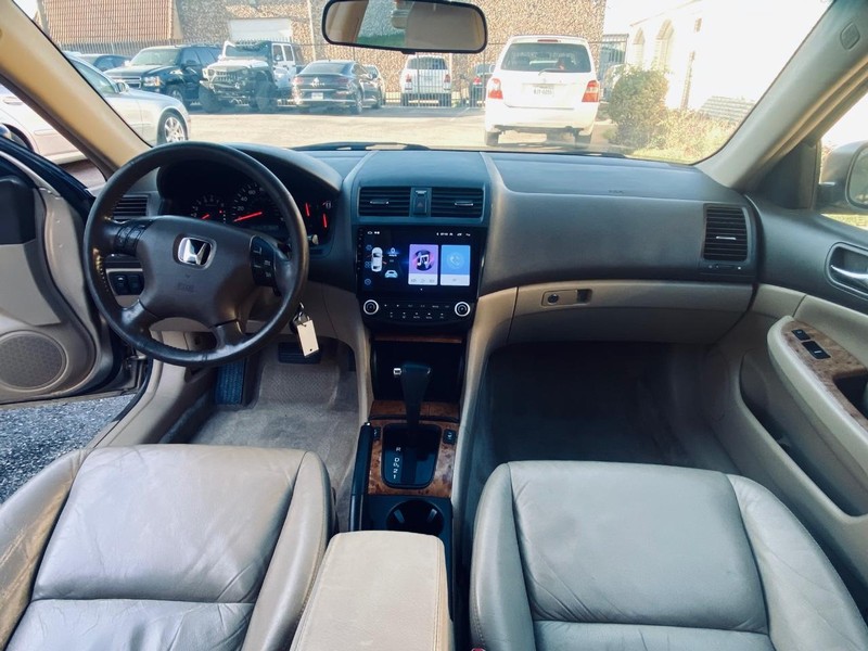 Honda Accord Sedan Vehicle Full-screen Gallery Image 21
