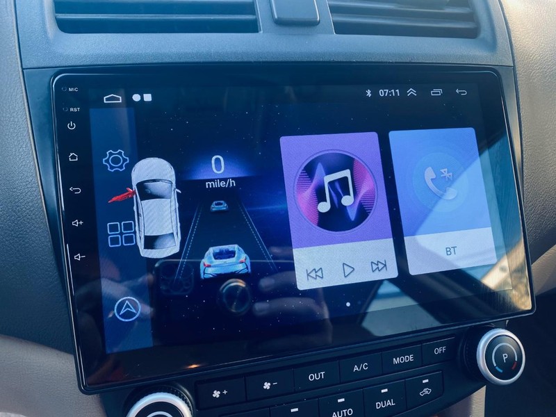 Honda Accord Sedan Vehicle Full-screen Gallery Image 23