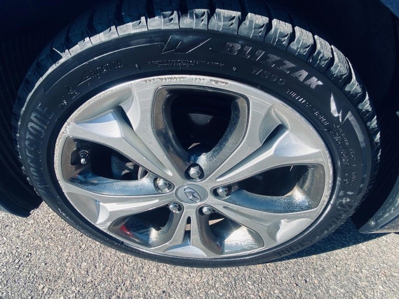 Hyundai Elantra GT Vehicle Full-screen Gallery Image 34